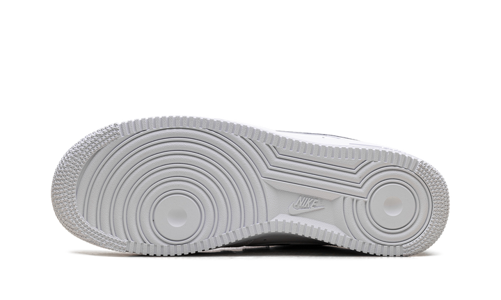 NIKE AIR FORCE 1 LOW &
