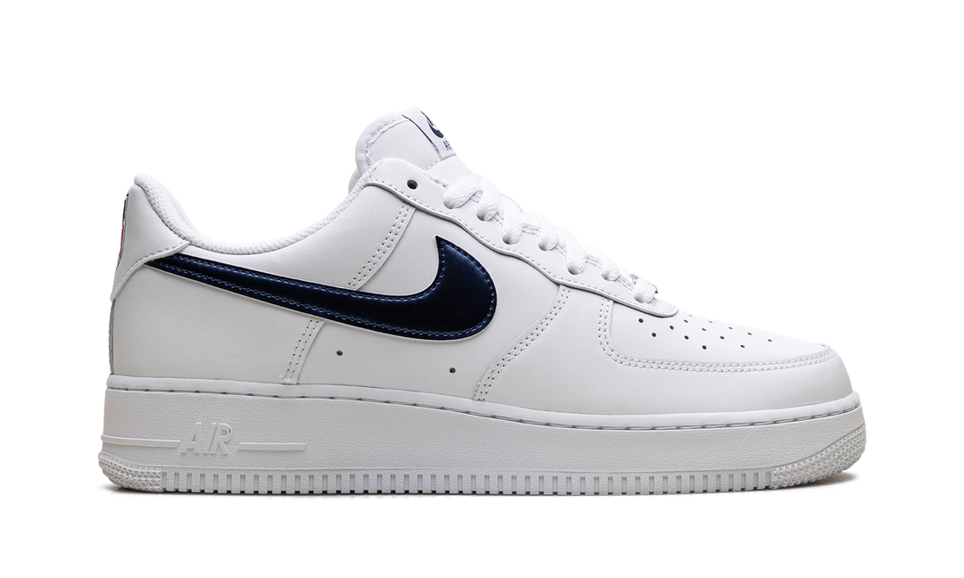 NIKE AIR FORCE 1 LOW &