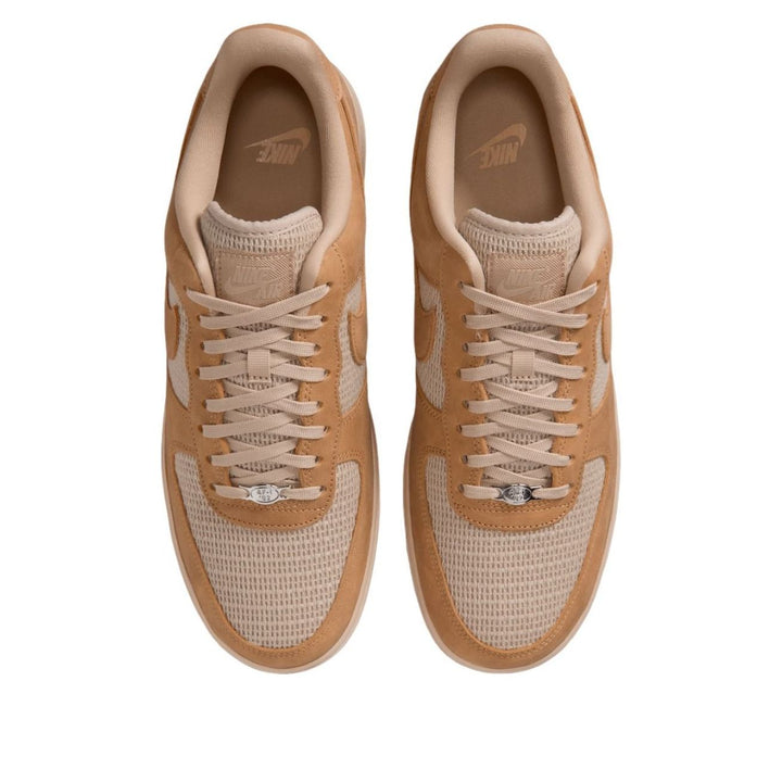 NIKE AIR FORCE 1 LOW &