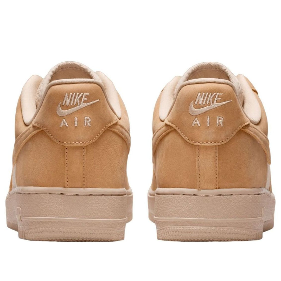 NIKE AIR FORCE 1 LOW &