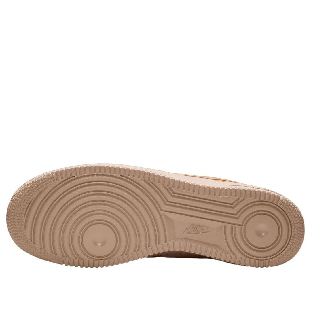 NIKE AIR FORCE 1 LOW &