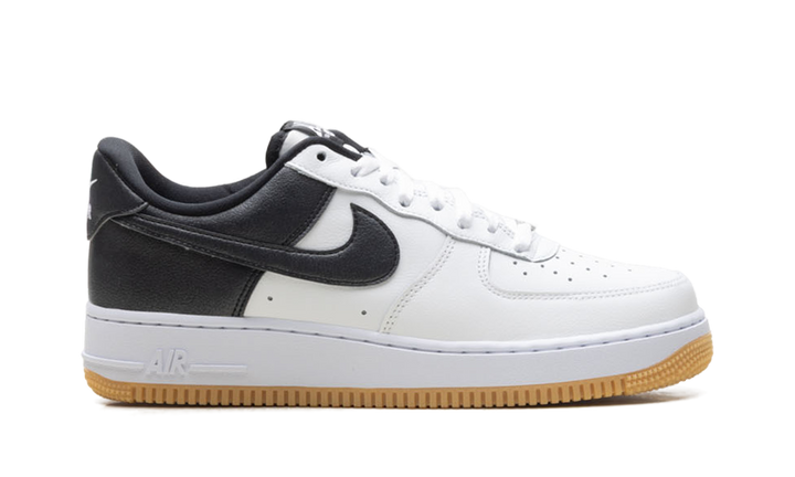 NIKE AIR FORCE 1 LOW &