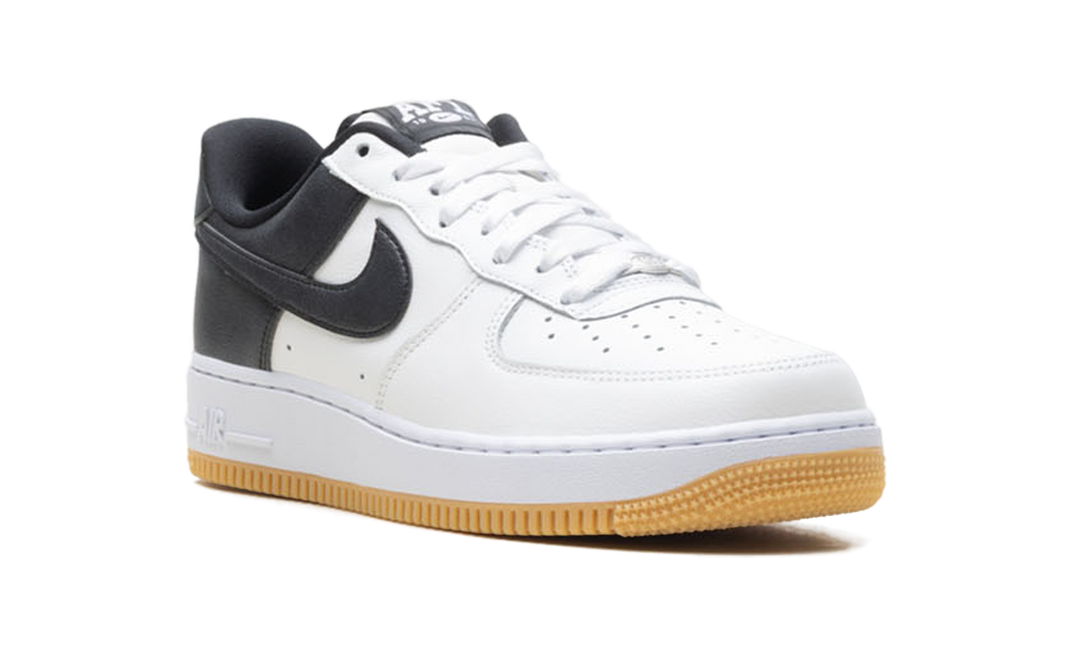 NIKE AIR FORCE 1 LOW &