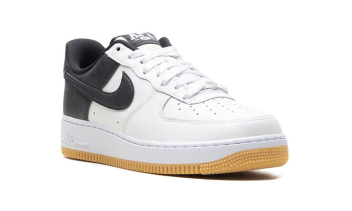 NIKE AIR FORCE 1 LOW &