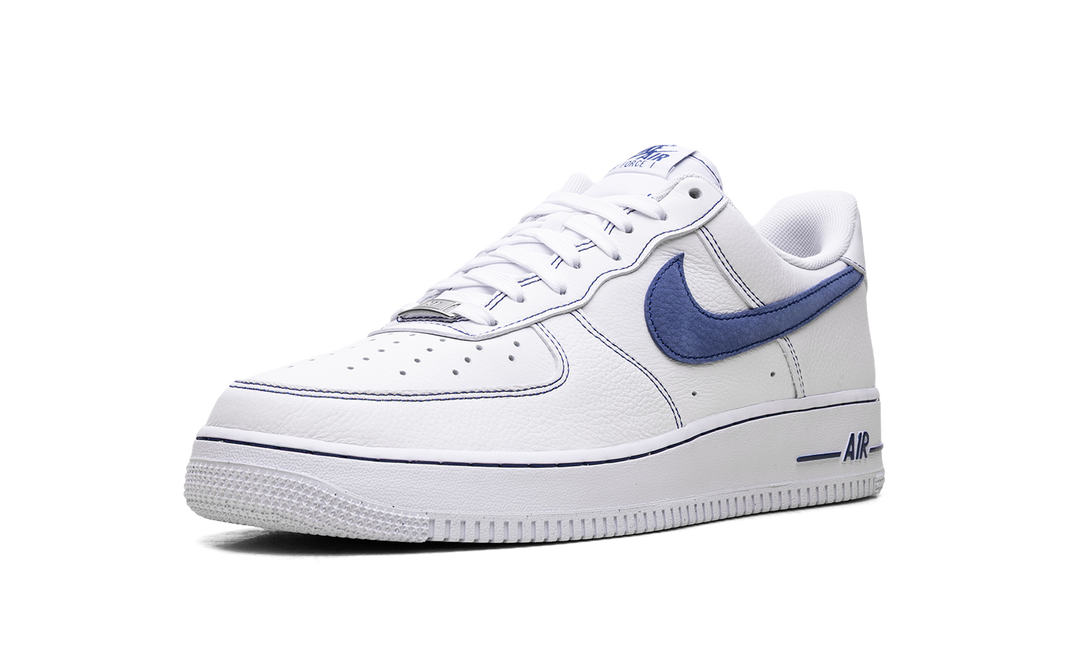 NIKE AIR FORCE 1 LOW &