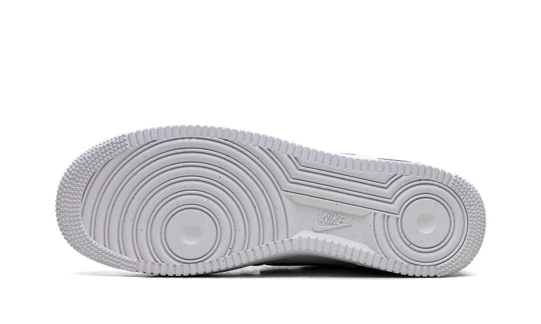 NIKE AIR FORCE 1 LOW &