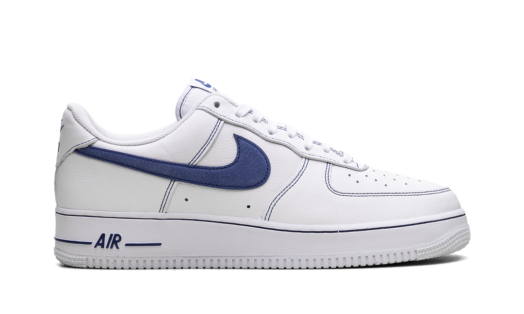 NIKE AIR FORCE 1 LOW &
