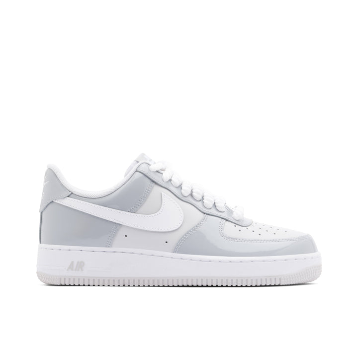 NIKE AIR FORCE 1 LOW &