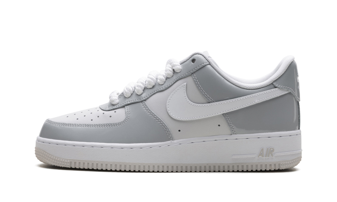 NIKE AIR FORCE 1 LOW &