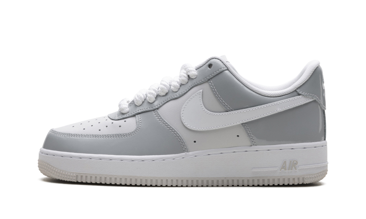 NIKE AIR FORCE 1 LOW &
