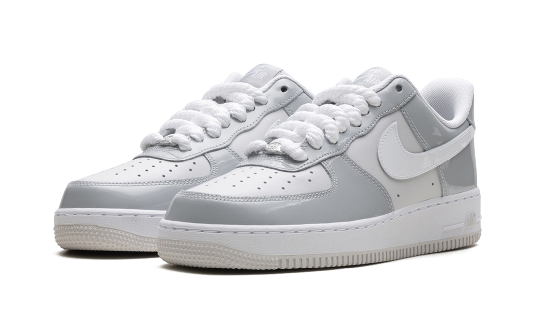 NIKE AIR FORCE 1 LOW &