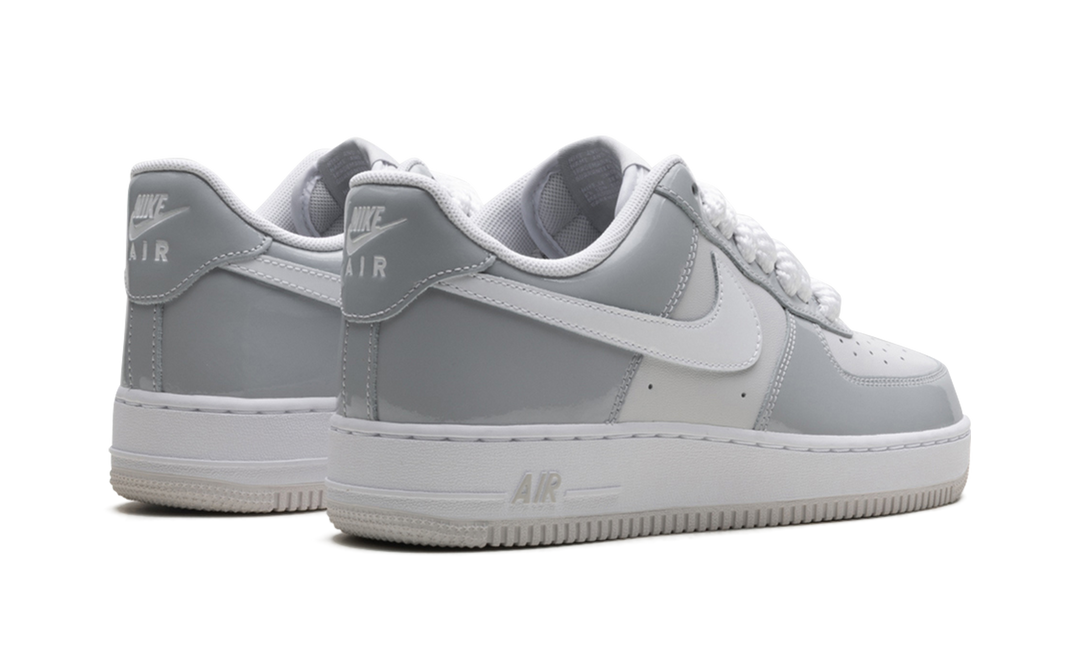 NIKE AIR FORCE 1 LOW &