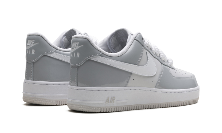NIKE AIR FORCE 1 LOW &