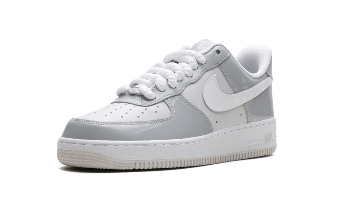 NIKE AIR FORCE 1 LOW &