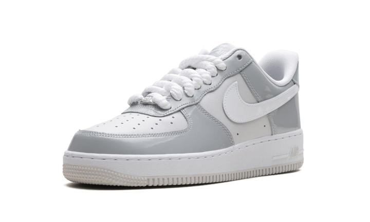 NIKE AIR FORCE 1 LOW &