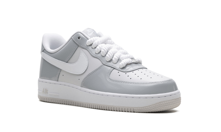 NIKE AIR FORCE 1 LOW &