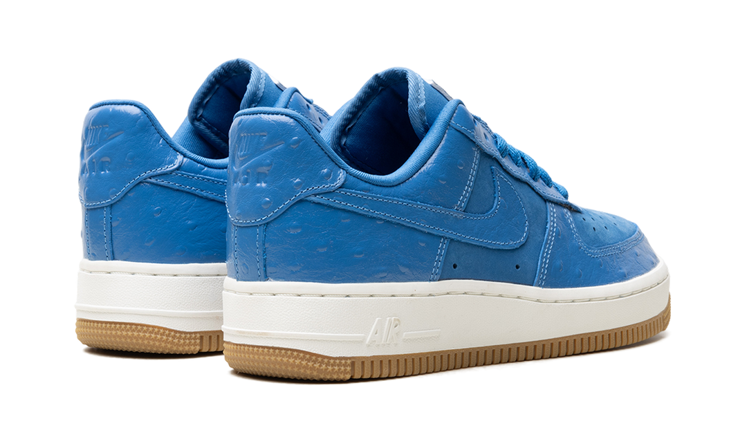 NIKE AIR FORCE 1 LOW &