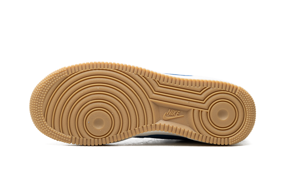 NIKE AIR FORCE 1 LOW &