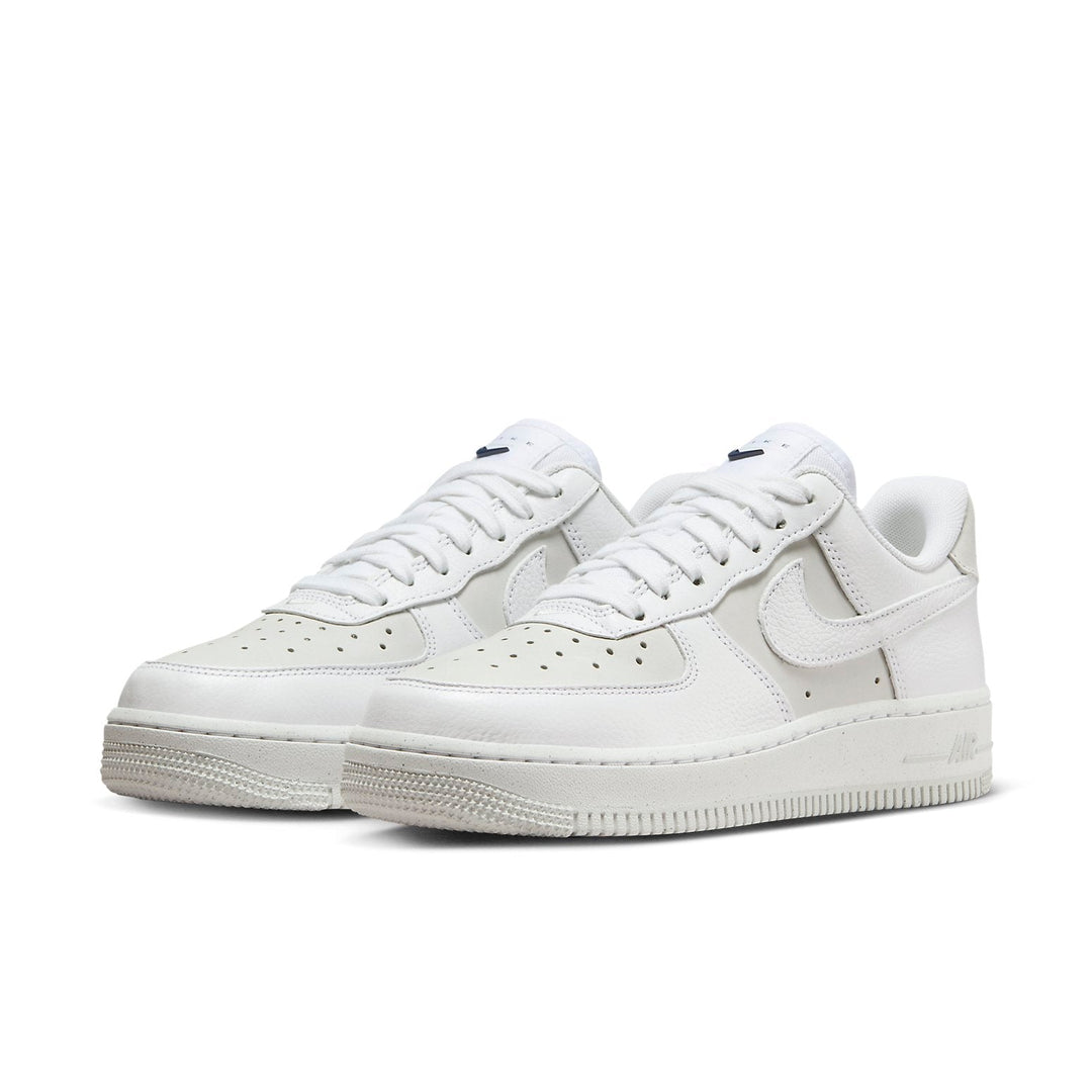 NIKE AIR FORCE 1 LOW &