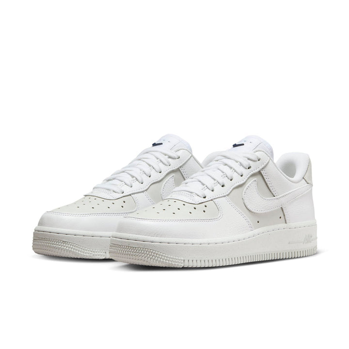 NIKE AIR FORCE 1 LOW &
