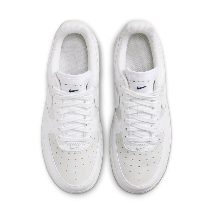NIKE AIR FORCE 1 LOW &
