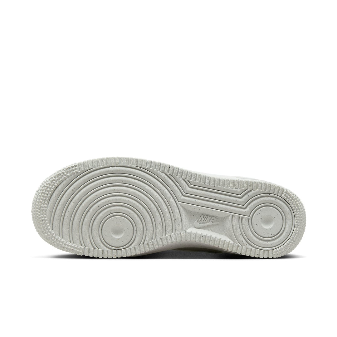 NIKE AIR FORCE 1 LOW &