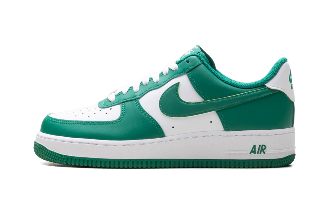 NIKE AIR FORCE 1 LOW &