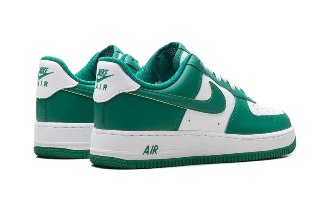 NIKE AIR FORCE 1 LOW &