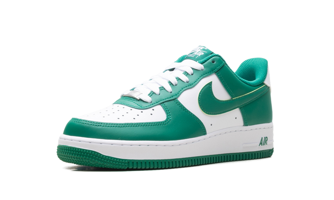 NIKE AIR FORCE 1 LOW &