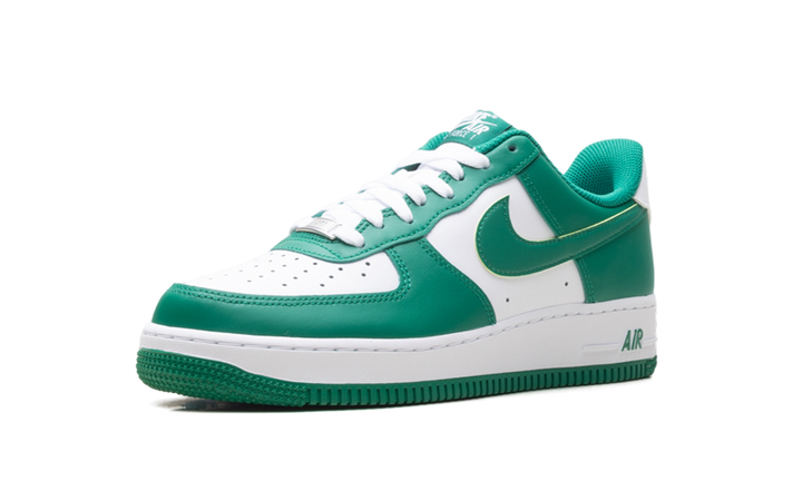 NIKE AIR FORCE 1 LOW &