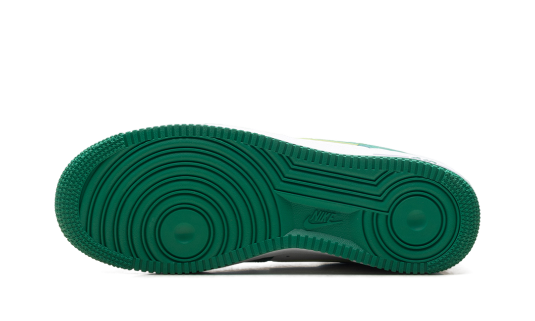 NIKE AIR FORCE 1 LOW &
