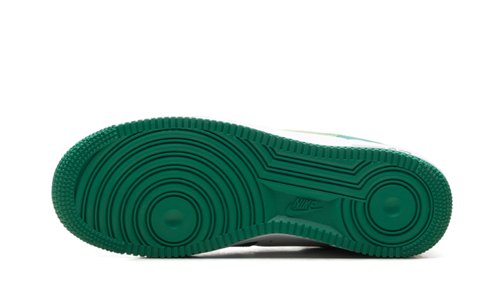 NIKE AIR FORCE 1 LOW &