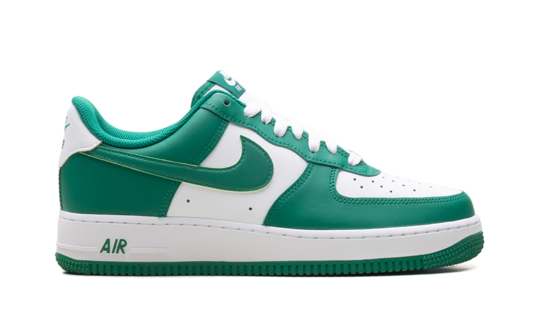 NIKE AIR FORCE 1 LOW &