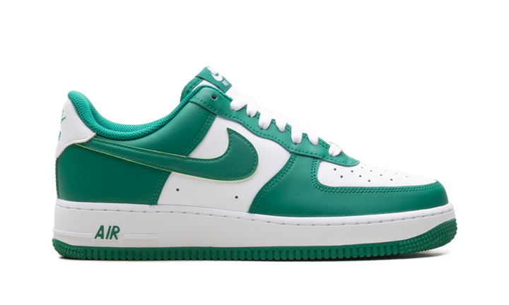 NIKE AIR FORCE 1 LOW &