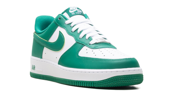 NIKE AIR FORCE 1 LOW &