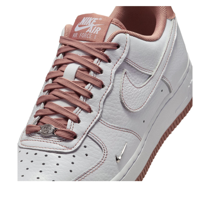 NIKE AIR FORCE 1 LOW &