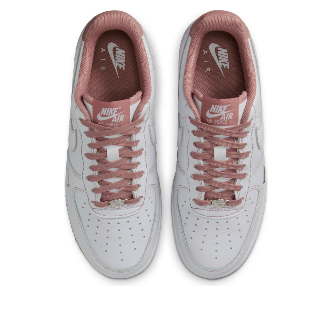 NIKE AIR FORCE 1 LOW &