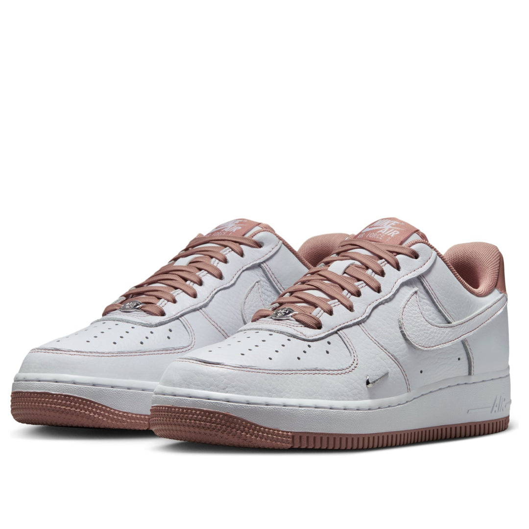 NIKE AIR FORCE 1 LOW &