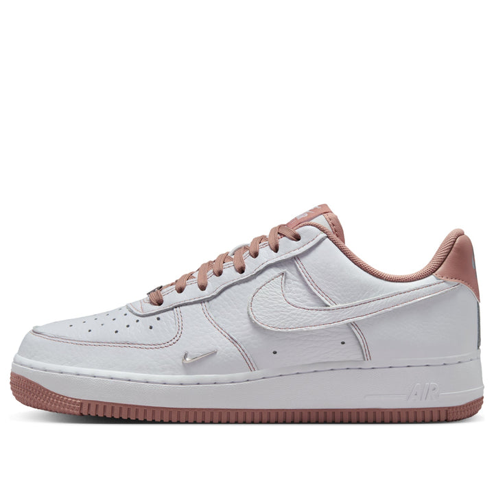 NIKE AIR FORCE 1 LOW &