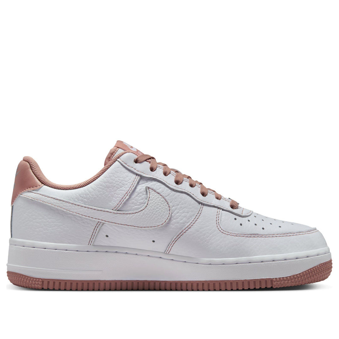 NIKE AIR FORCE 1 LOW &