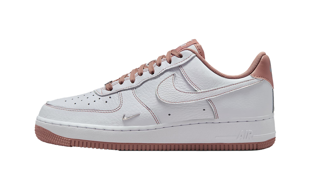 NIKE AIR FORCE 1 LOW &