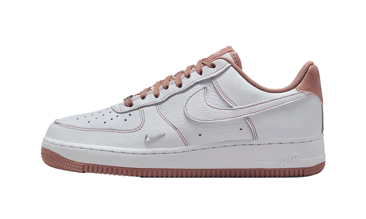 NIKE AIR FORCE 1 LOW &