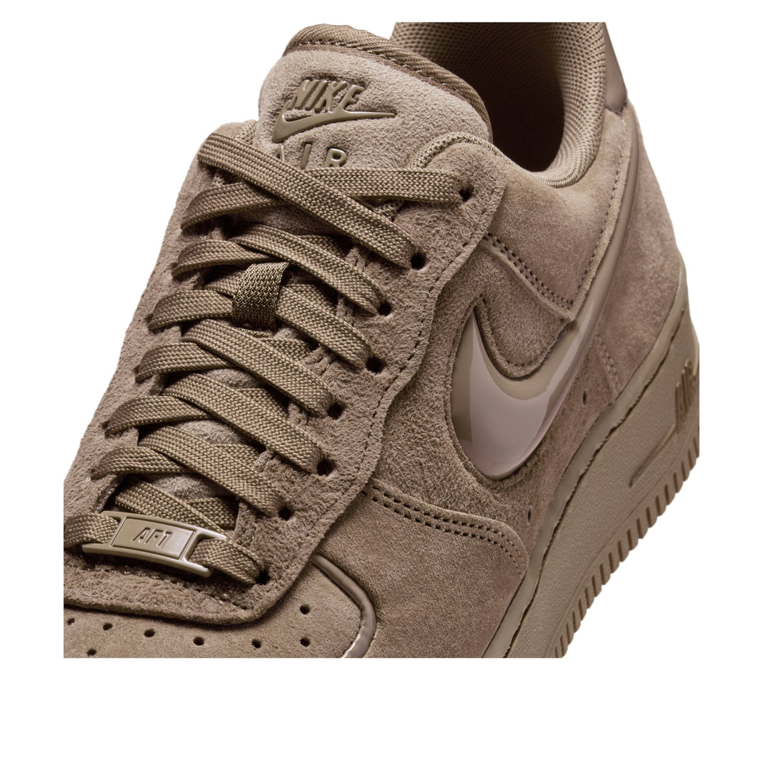 NIKE AIR FORCE 1 LOW &