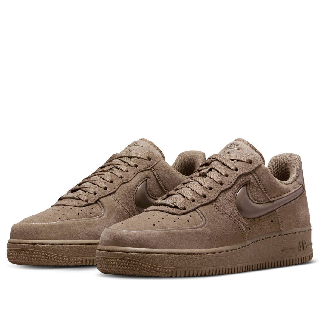 NIKE AIR FORCE 1 LOW &