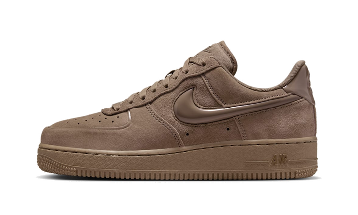 NIKE AIR FORCE 1 LOW &