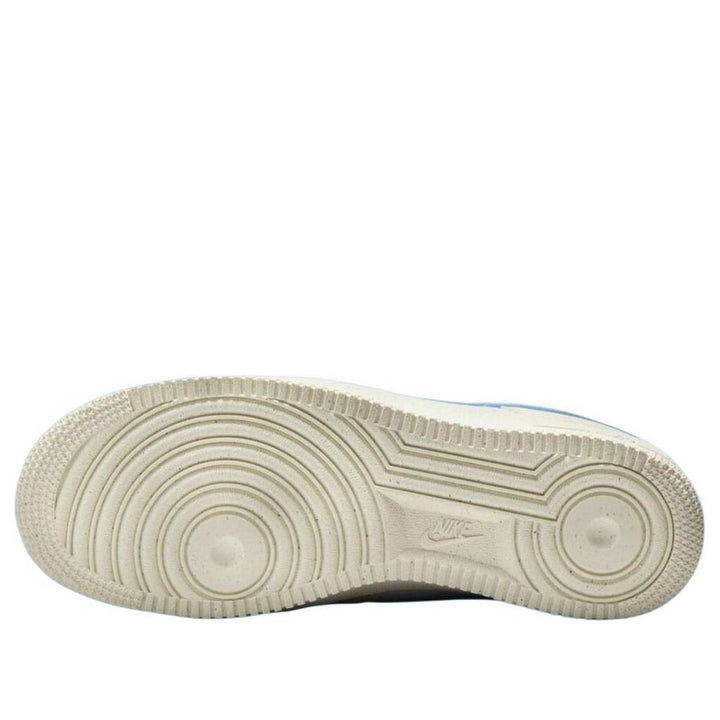 NIKE AIR FORCE 1 LOW &