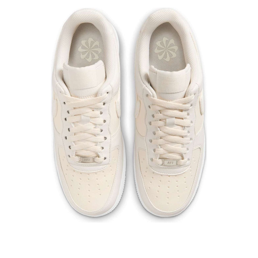 NIKE AIR FORCE 1 LOW &