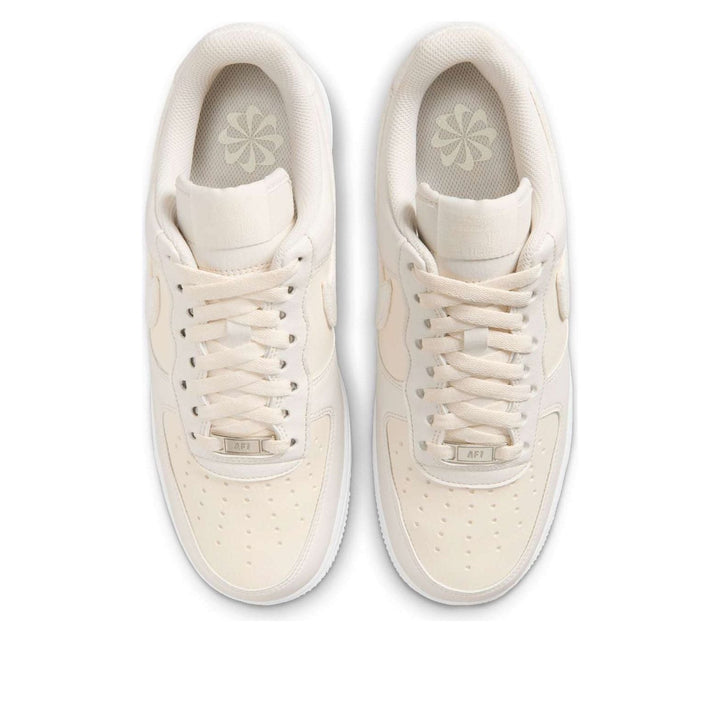 NIKE AIR FORCE 1 LOW &