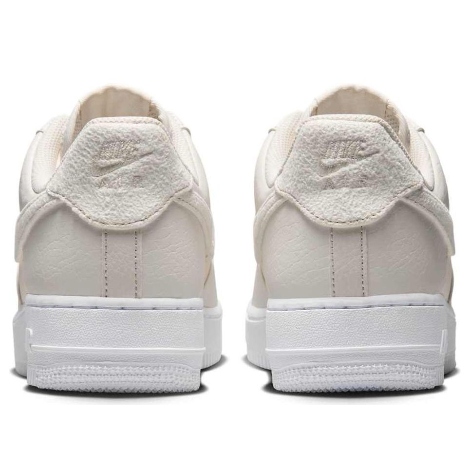 NIKE AIR FORCE 1 LOW &