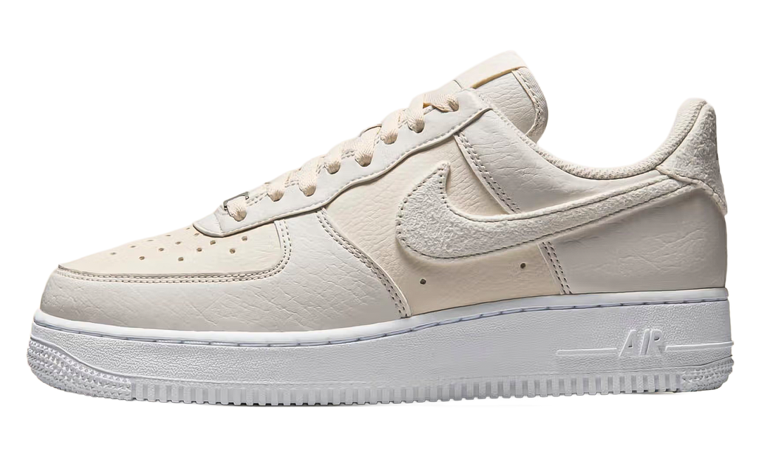 NIKE AIR FORCE 1 LOW &